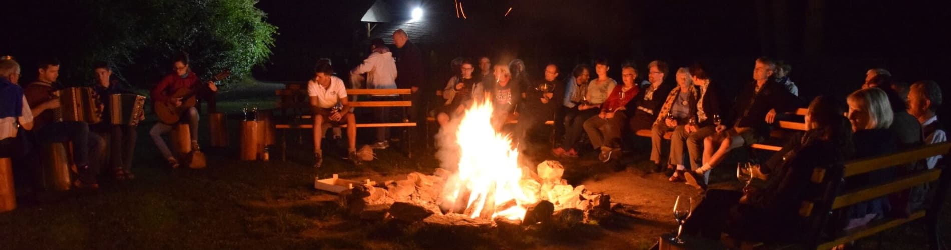 Traditioneller Volkstanz in Tracht